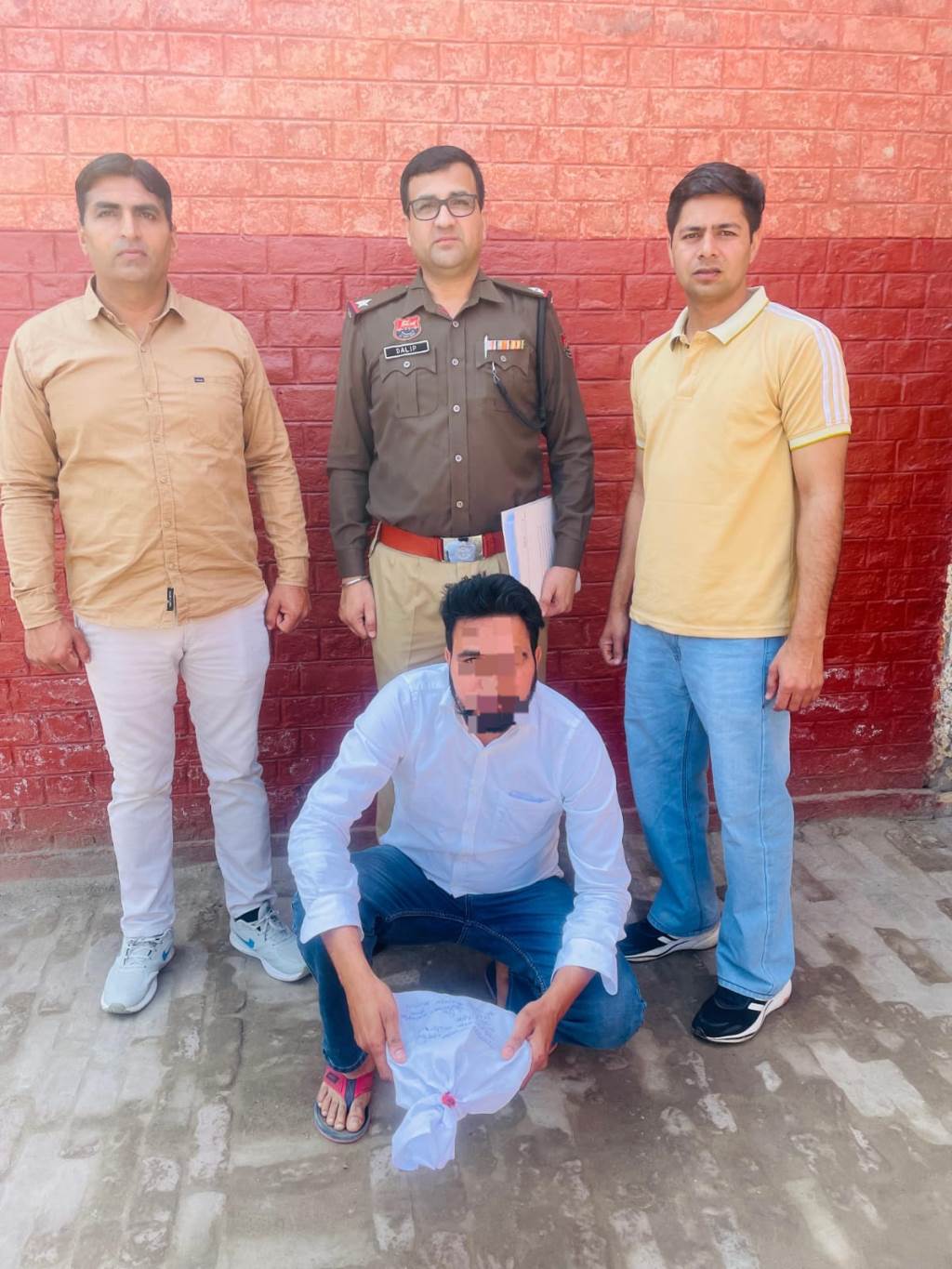 1 किलो 22 ग्राम अफीम के साथ तस्कर गिरफ्तार